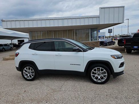 Used 2025 Jeep Compass Limited AWD/4WD image 9
