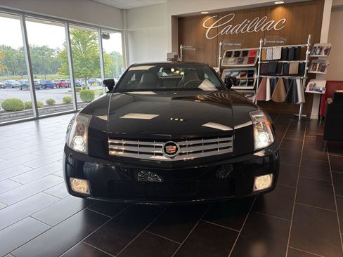 Used 2006 Cadillac XLR RWD image 8