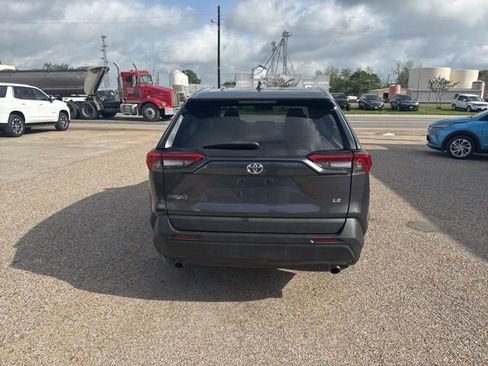 Used 2022 Toyota RAV4 LE image 7