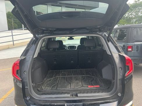 Used 2022 GMC Terrain SLT w/ Infotainment Package II AWD/4WD image 6