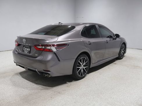 Used 2022 Toyota Camry SE w/ Convenience Package FWD image 2