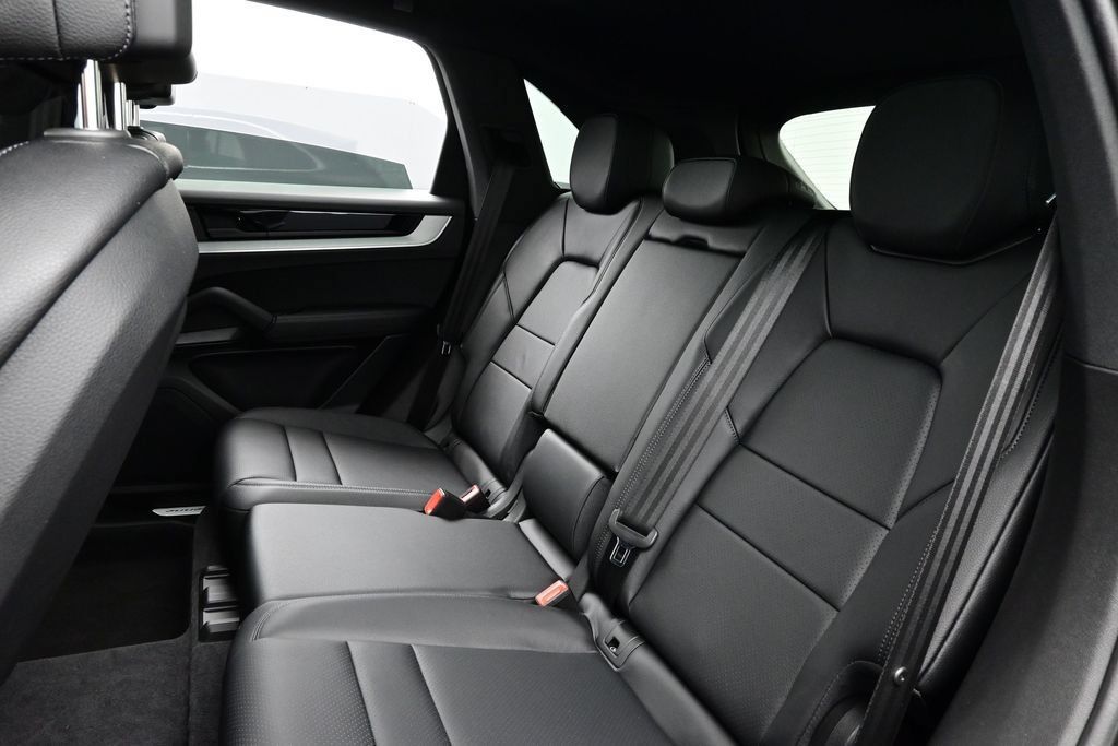 Certified 2024 Porsche Cayenne AWD/4WD image 14