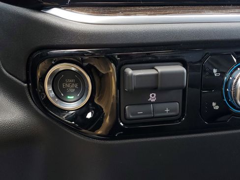 New 2025 GMC Sierra 1500 Elevation image 30