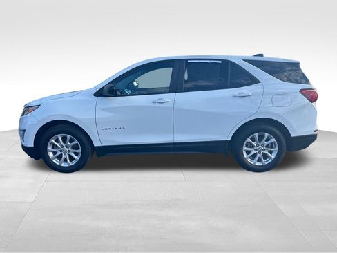 Used 2020 Chevrolet Equinox LS w/ LS Convenience Package FWD image 4