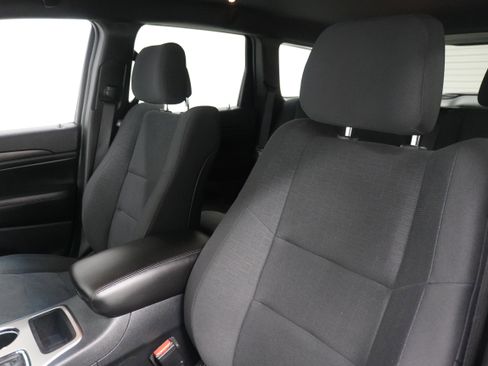 Used 2017 Jeep Grand Cherokee Laredo image 11