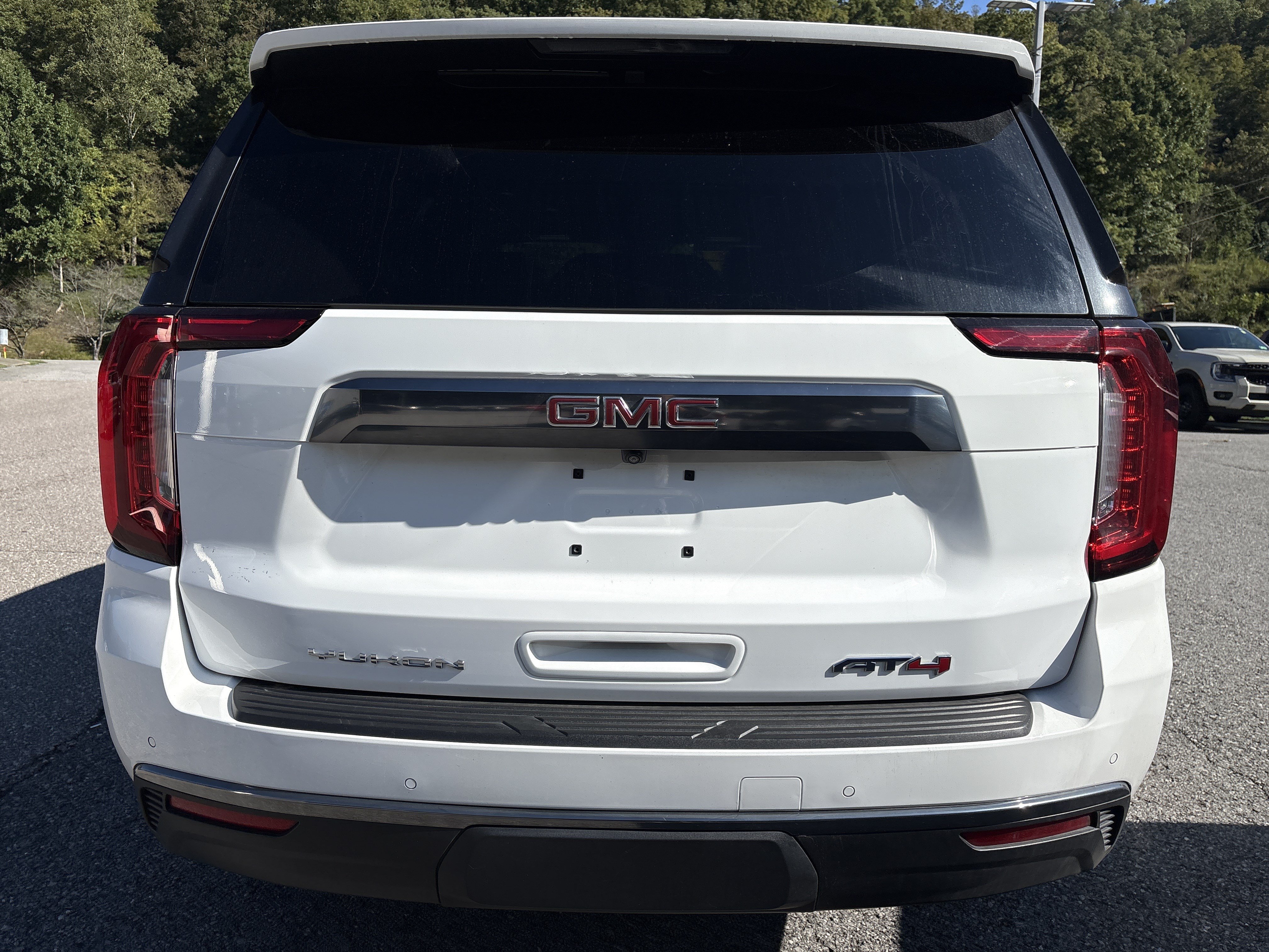 Used 2024 GMC Yukon AT4 AWD/4WD image 5