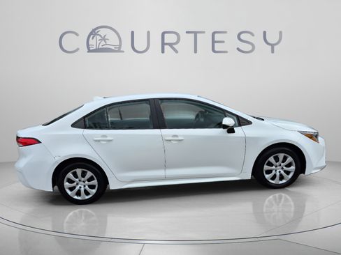 Used 2023 Toyota Corolla LE FWD image 6