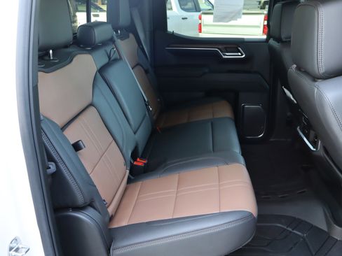 Used 2024 Chevrolet Silverado 1500 High Country w/ High Country Premium Package AWD/4WD image 36