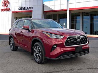 Used 2022 Toyota Highlander XLE video 1