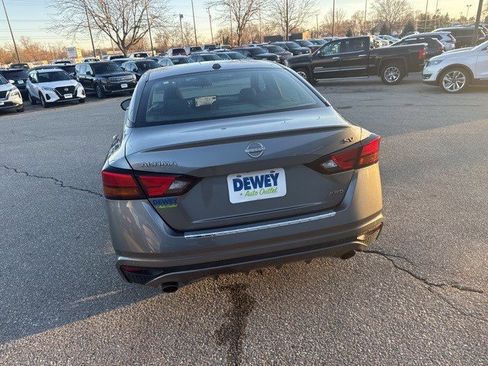 Used 2023 Nissan Altima 2.5 SV w/ SV Premium Package image 4