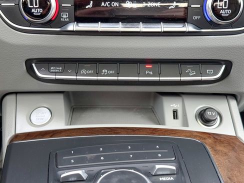 Used 2020 Audi Q5 2.0T Premium w/ Convenience Package image 18