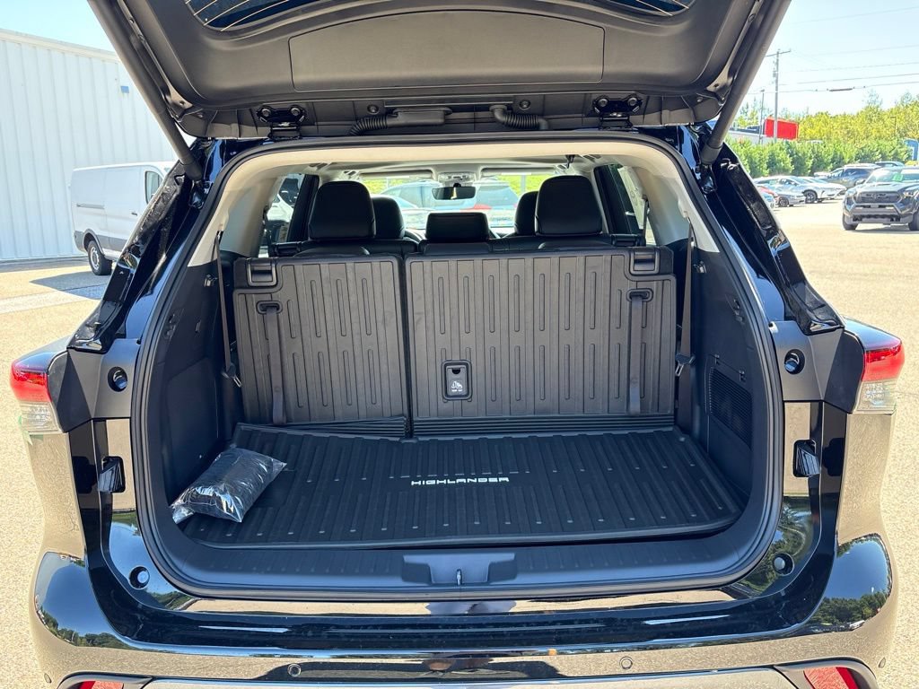 Certified 2026 Toyota Highlander Limited AWD/4WD image 17