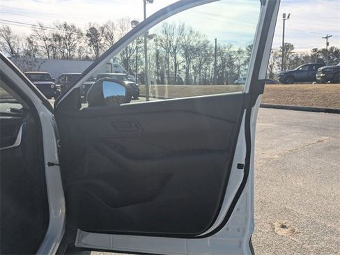 Used 2024 Nissan Rogue S image 35