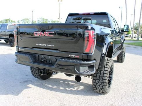 Used 2025 GMC Sierra 2500 AT4 w/ AT4 Premium Plus Package AWD/4WD image 12