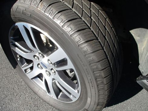 Used 2024 Ford Expedition Max XLT image 19