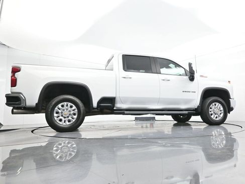 Used 2025 Chevrolet Silverado 2500 LT AWD/4WD image 45