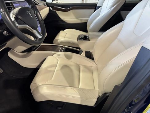Used 2018 Tesla Model X 75D image 11