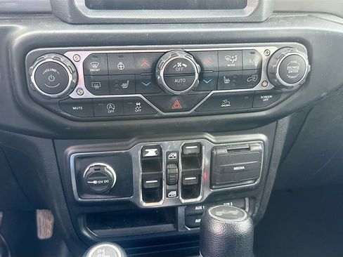 Used 2022 Jeep Wrangler Unlimited Sahara w/ Cold Weather Group AWD/4WD image 14