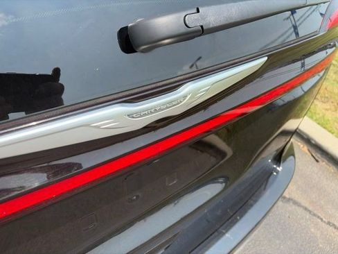 Used 2023 Chrysler Pacifica Touring-L FWD image 45