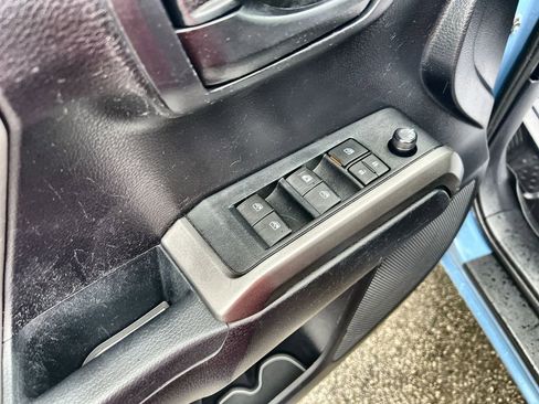 Used 2019 Toyota Tacoma SR5 AWD/4WD image 13