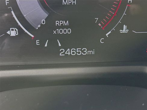 Used 2025 GMC Acadia Elevation image 13