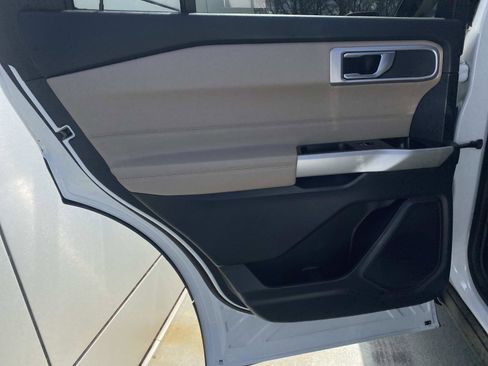 Used 2022 Ford Explorer XLT w/ Equipment Group 202A image 13