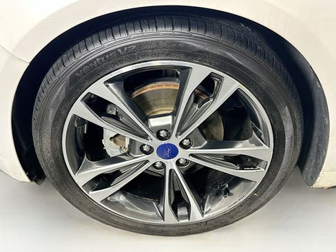 Used 2017 Ford Fusion Titanium FWD image 11