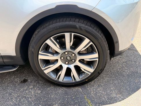 Used 2019 Land Rover Discovery HSE AWD/4WD image 17