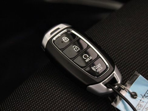 Certified 2024 Hyundai Venue Limited FWD image 29