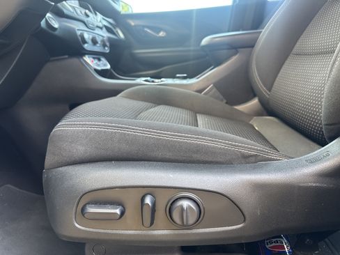 Used 2023 GMC Terrain SLE w/ Driver Convenience Package FWD image 7