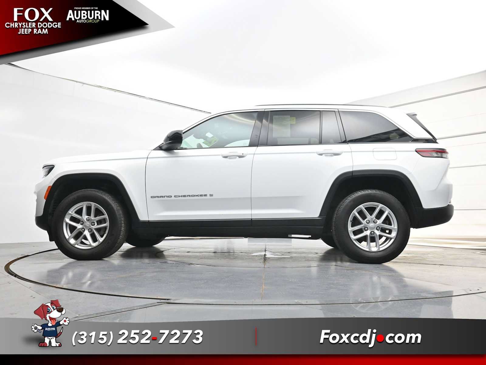 Used 2025 Jeep Grand Cherokee Laredo X w/ Luxury Tech Group I AWD/4WD image 23