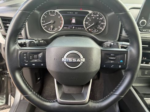 Used 2025 Nissan Rogue SV FWD image 30