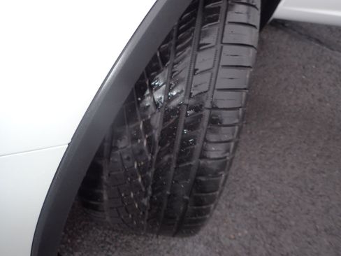 Used 2014 Volkswagen Touareg VR6 image 25