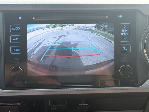 Used 2018 Toyota Tacoma TRD Sport AWD/4WD image 17