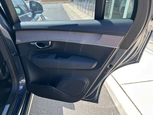 Used 2025 Volvo XC90 B5 Plus image 12
