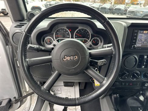 Used 2009 Jeep Wrangler Unlimited Rubicon w/ Trailer Tow Group image 19