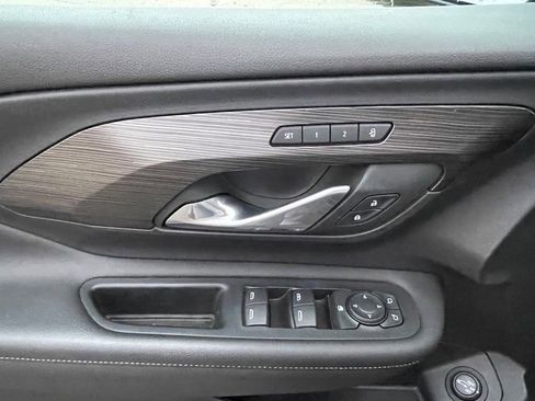 Used 2023 GMC Terrain SLT image 11