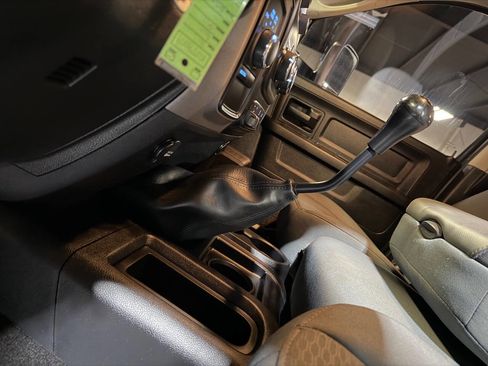 Used 2013 RAM 2500 Tradesman w/ Chrome Appearance Group image 35