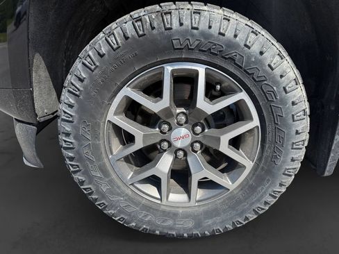 Used 2022 GMC Canyon AT4 w/ Trailering Package AWD/4WD image 9