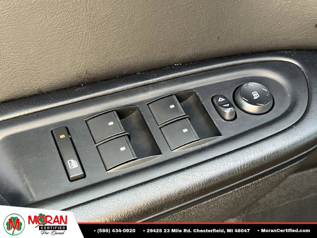 Used 2017 Chevrolet Traverse LT w/ Style and Technology Package FWD image 17