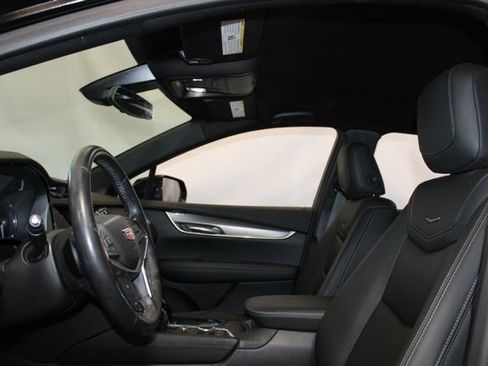 Certified 2023 Cadillac XT5 Luxury AWD/4WD image 8