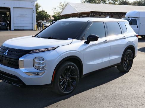 Used 2023 Mitsubishi Outlander SEL image 4