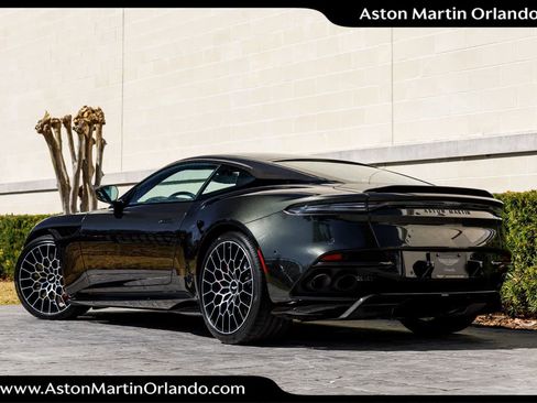 Used 2023 Aston Martin DBS Coupe image 39