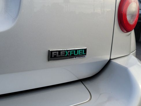 Used 2010 Chevrolet HHR LS image 7