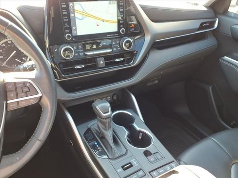 Used 2022 Toyota Highlander XLE image 30