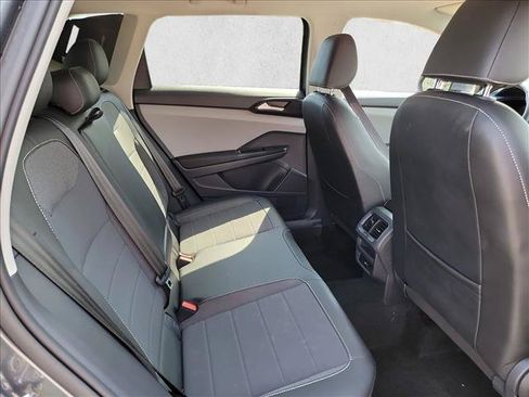 Used 2023 Volkswagen Taos SE AWD/4WD image 16