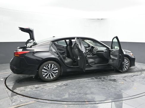 Used 2024 Nissan Altima 2.5 SV FWD image 51