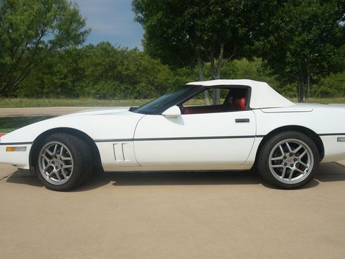 Used 1989 Chevrolet Corvette Convertible image 7