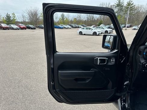 Used 2025 Jeep Wrangler Unlimited Rubicon 4xe w/ Convenience Group AWD/4WD image 28