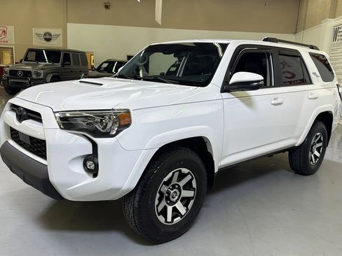 Used 2021 Toyota 4Runner TRD Off-Road Premium w/ Moonroof Package AWD/4WD image 4